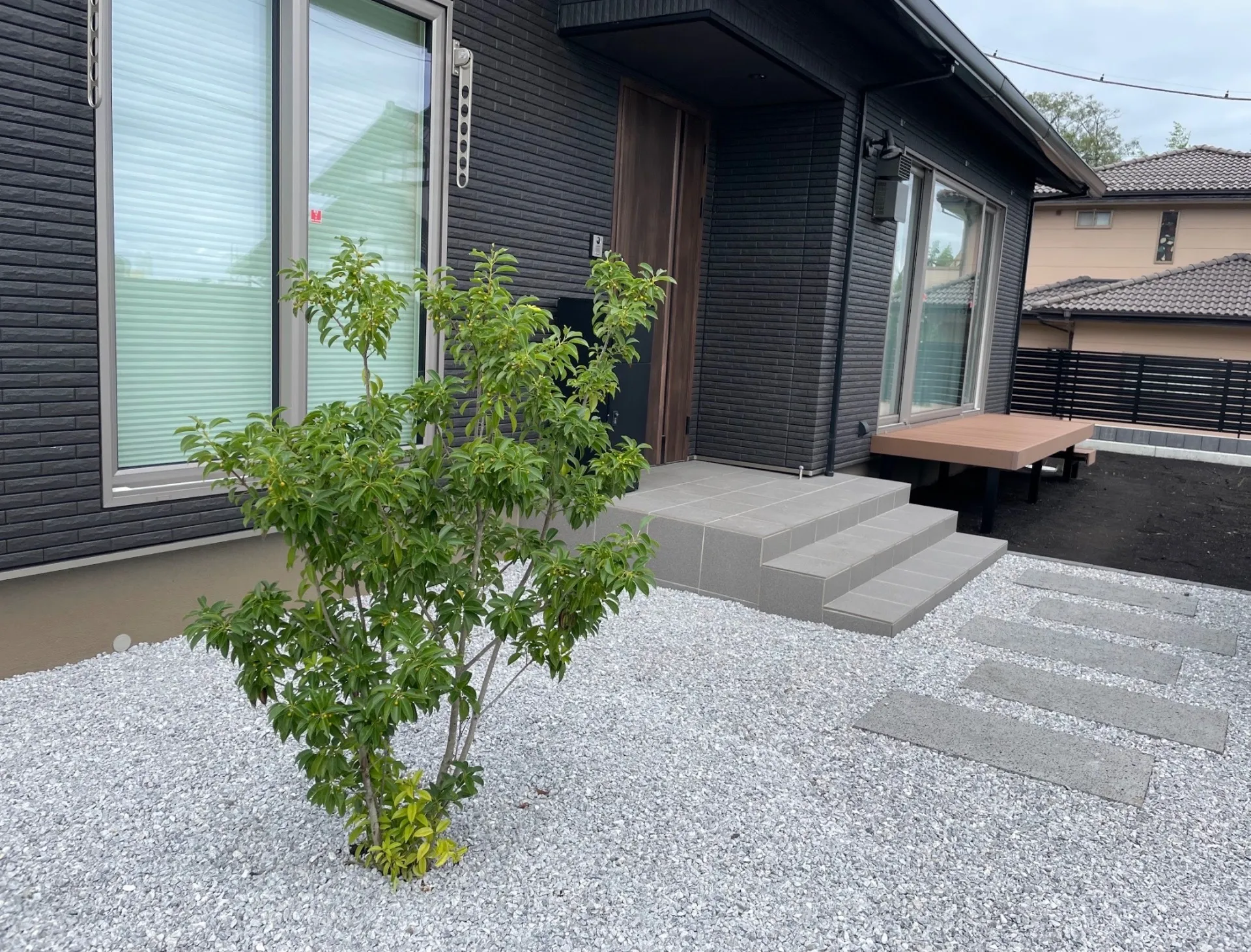 植栽・砂利敷き・アプローチ
